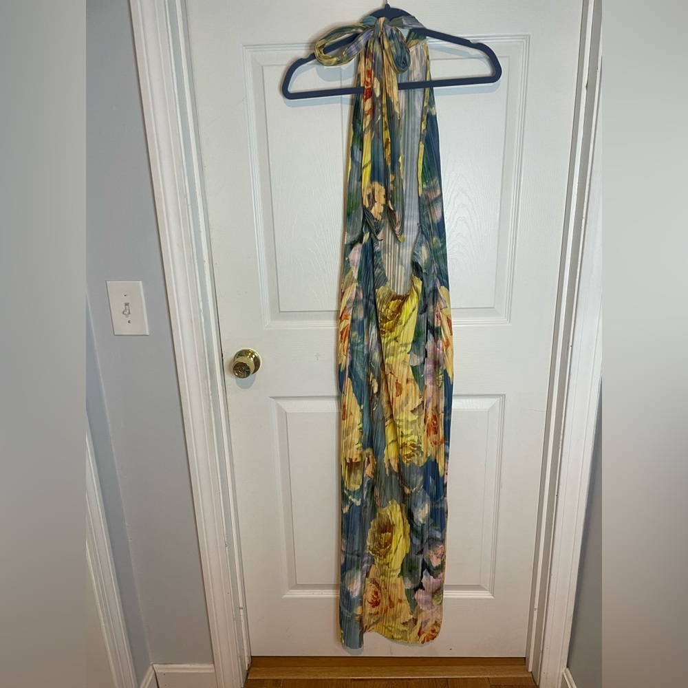 PRETTY LITTLE THING - Halter floral pleated dress - Picture 5 of 8